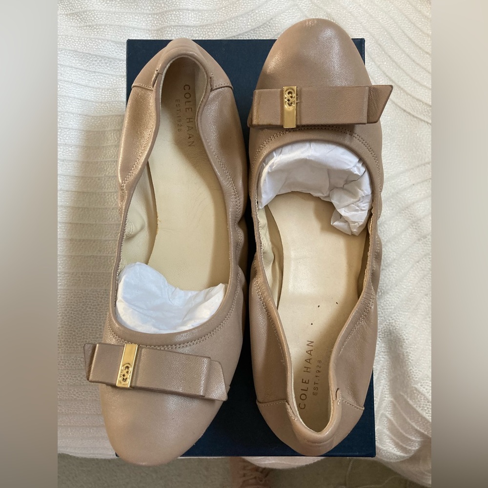 Coke Haan Tali Bow Ballet Flat in Nude/ Maple Sugar leather - size 9.5